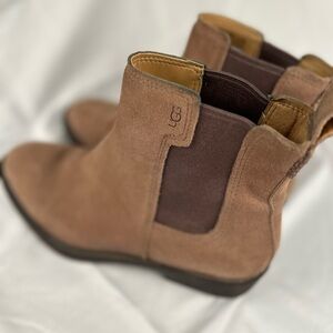 UGG Women’s Emmeth Boot - Size 8 - Waterproof Chelsea Pull On - Brown Suede